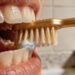 A técnica de escovação em 9 passos que protege gengiva e dentes