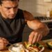 O que comer para ganhar massa muscular de forma saudável e constante?
