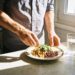 Metabolismo pode ser acelerado com alimentação, movimento e sono adequados.