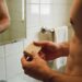 Usar sabonete íntimo feminino pode causar irritação nos homens?
