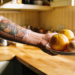 4 tipo de alimentos comuns que atrapalham a cicatrização da tatuagem sem você notar