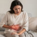 Cólicas intensas e fluxo menstrual alto podem ser sinais de mioma uterino