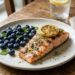 Salmão e mirtilos estão entre os alimentos mais indicados para fortalecer a memória e melhorar a concentração.