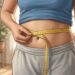 Barriga muito estufada após comer? O teste simples para saber se o seu fígado está sobrecarregado de gordura