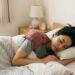 Crise de fibromialgia à noite pede um ritual simples para aliviar os pontos de dor
