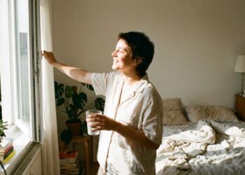 Esqueceu o que ia fazer hoje cedo? O truque natural e prático para "ligar" o cérebro e afastar a névoa mental matinal