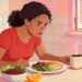 A falta de ferro não se deve apenas ao baixo consumo de carne, mas sim ao excesso de chá e café que bloqueiam sua absorção