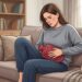 Como aliviar uma cólica menstrual rapidamente? Evite o sedentarismo e concentre-se em práticas que relaxam a musculatura uterina