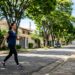 Caminhada de 20 minutos para melhorar a mente ou ficar em casa sem fazer nada?