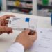 Conferir o lote antes de usar o medicamento ajuda a evitar riscos após alertas de recolhimento.