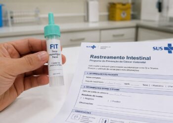 O teste FIT ajuda a rastrear sinais precoces de câncer de intestino antes dos sintomas.