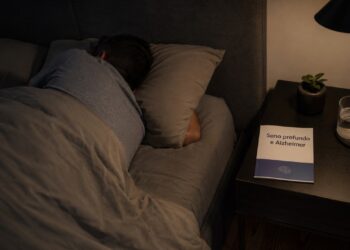 O sono profundo é estudado por seu papel na remoção de substâncias associadas ao Alzheimer.