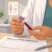 O exame de sangue pode facilitar o início do rastreamento, mas não substitui a colonoscopia quando há necessidade de investigação.