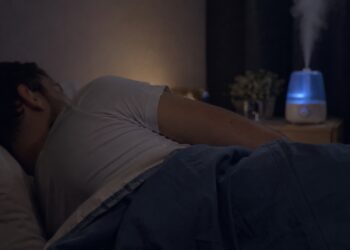 Respirar pelo nariz durante o sono pode favorecer noites mais estáveis e sensação de descanso ao acordar.