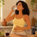 O que beber em jejum pela manhã para regular o intestino preso e estimular a digestão naturalmente, segundo a ciência