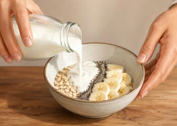 Combinar kefir com fibras ajuda a sustentar uma rotina mais favorável à microbiota.