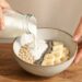 Combinar kefir com fibras ajuda a sustentar uma rotina mais favorável à microbiota.