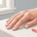 Qual é o formato das unhas quando há deficiência de ferro?