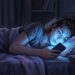 Sono em foco: como mexer no celular antes de dormir afeta você