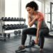 Dor no ombro que piora com peso: quando trocar musculação pesada por exercícios na água, faixas ou mobilidade