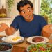 Segundo especialistas, o tradicional arroz com ovo fornece praticamente os mesmos benefícios proteicos que a carne vermelha magra