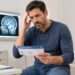 Convulsões meses após viagem podem exigir investigação de neurocisticercose.