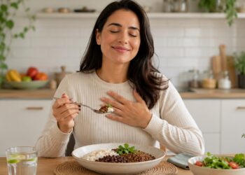Feijão e lentilha oferecem proteína vegetal com fibras e nutrientes importantes.