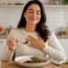 Feijão e lentilha oferecem proteína vegetal com fibras e nutrientes importantes.