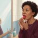 4 sintomas de deficiência de vitamina B12 visíveis na língua e nas mãos que costumam ser ignorados