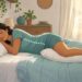 Dormir sempre de lado ou de barriga para cima: qual posição é realmente melhor para o organismo