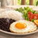Segundo os renomados especialistas em nutrição, arroz com ovo e feijão proporciona praticamente os mesmos importantes benefícios proteicos que a saborosa carne vermelha