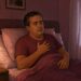 Sentir falta de ar ao deitar e precisar de mais travesseiros para conseguir dormir pode ser um sinal de sobrecarga no coração