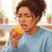 Alimentos ácidos podem aumentar o ardor e a dor de uma afta enquanto ela cicatriza.