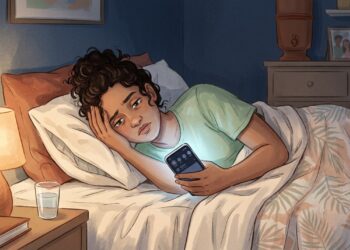 Usar o celular perto da hora de dormir pode dificultar o início do sono.