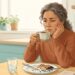 Chá e café junto das refeições podem dificultar a absorção de ferro, mesmo em quem consome carne.