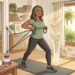 A osteoporose em mulheres após a menopausa não se deve apenas à falta de cálcio, mas também à deficiência de vitamina D, que permite que o cálcio seja fixado nos ossos