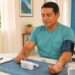 Qual braço e qual manguito usar para medir a pressão em casa sem erro e por que o número muda entre as medições