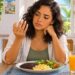 Unhas que descamam, quebram e demoram a crescer podem ser uma pista frequentemente esquecida de ferro baixo e pouca proteína na alimentação