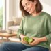 O consumo regular de kiwi pode ajudar a melhorar o funcionamento intestinal e aliviar a prisão de ventre.