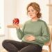 A maçã pode provocar gases e barriga estufada em pessoas com maior sensibilidade intestinal.
