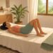 Pilates na cama pode aliviar a rigidez matinal e despertar a coluna.
