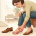 Sapatos apertados podem aumentar a pressão sobre o joanete e piorar dor, vermelhidão e sensibilidade.