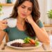 Tomar café junto das refeições pode diminuir a absorção do ferro, especialmente o de origem vegetal.