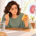 O consumo excessivo de suplementos de vitamina C pode aumentar a preocupação com a formação de pedras nos rins em pessoas predispostas.