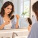 O aumento da queda de cabelo pode estar relacionado a alterações hormonais, deficiências nutricionais e outras condições de saúde.