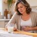 Diarreia, cólicas e gases após consumir leite podem estar relacionados à intolerância à lactose.
