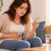 A diarreia após o uso de antibióticos pode ocorrer devido a alterações na microbiota intestinal e merece atenção quando é intensa ou persistente.