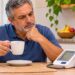 Quem tem pressão alta nem sempre precisa abandonar o café, mas deve observar a quantidade consumida e a resposta do organismo.