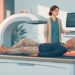 Os reumatologistas orientam: a partir dos 65 anos, a densitometria é uma aliada importante para descobrir a osteoporose antes de uma fratura