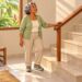 Dificuldade para subir escadas pode ser sinal de sarcopenia, mas o músculo responde ao treino em qualquer idade.